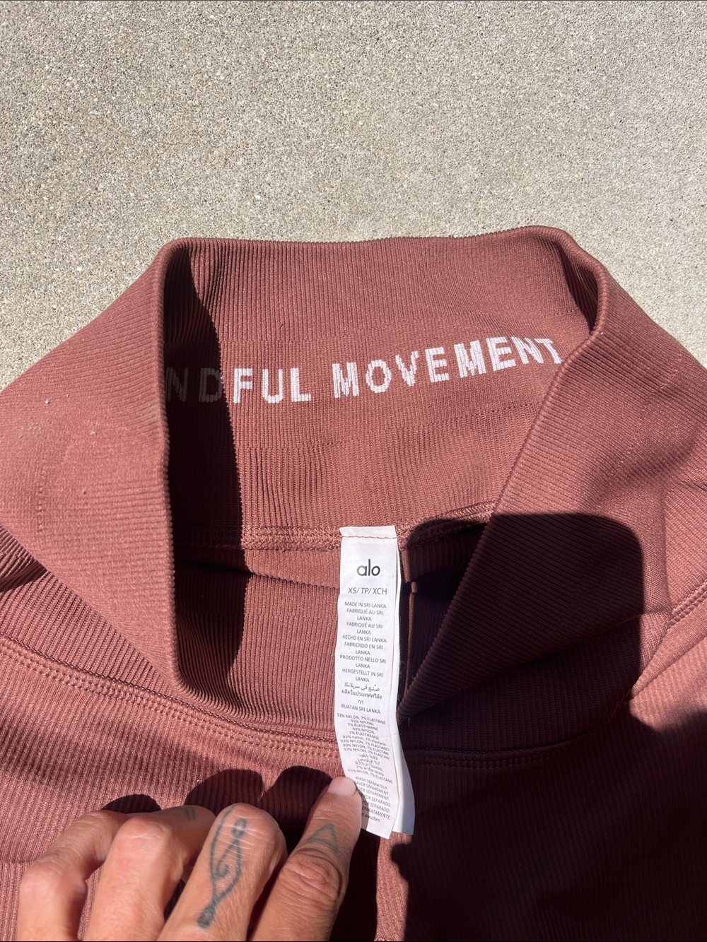 Alo Yoga Ribbed Shorts - Chestnut - Picture 3 of 3